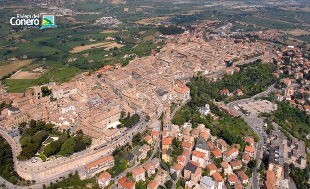 Osimo Nel Cuore Del Centro, Free Wi-Fi E Netflix Apartment Exterior foto